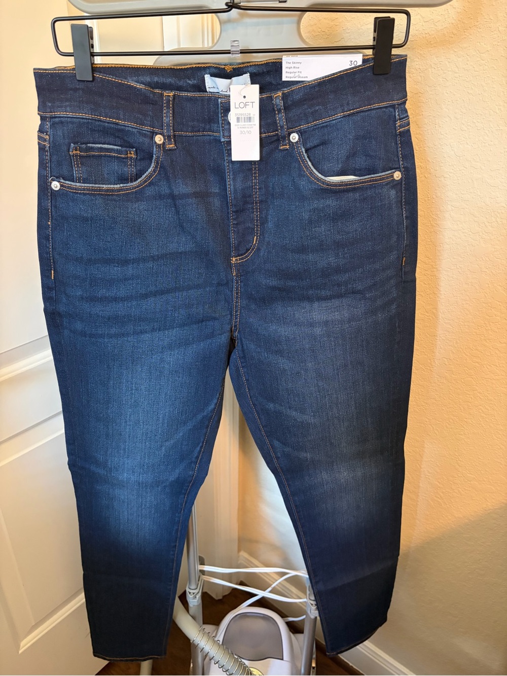 LOFT Women’s Dark Blue Skinny Jeans- NWT
